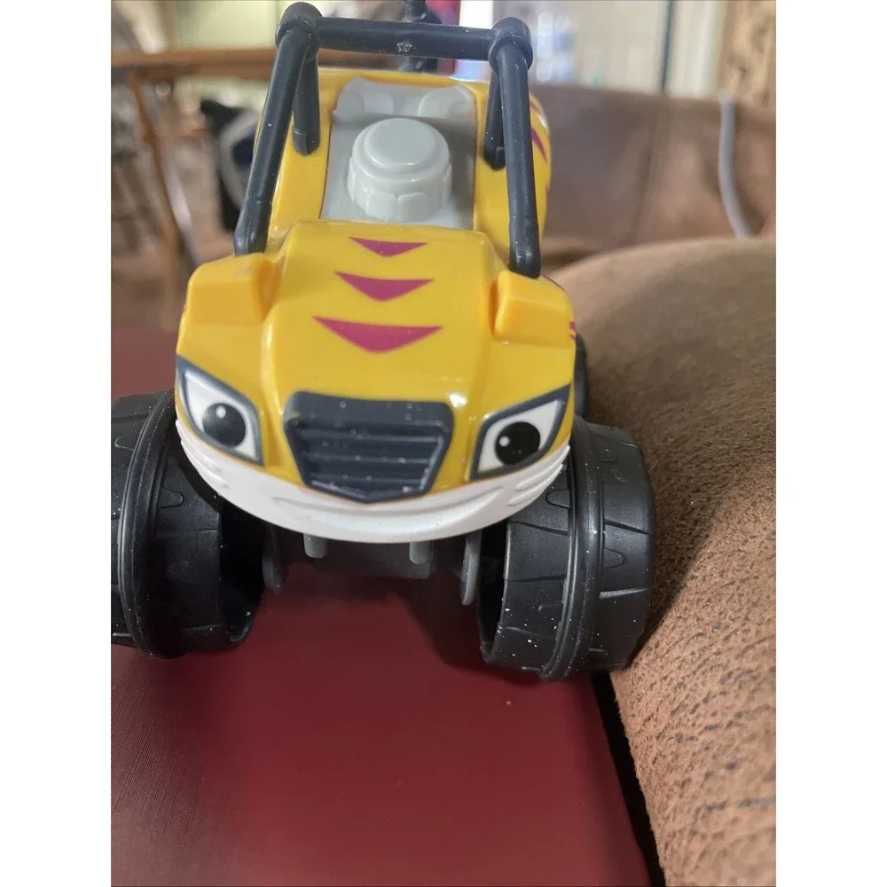 Blaze And The Monster Machines Truck Slam N Go Stripes Action Figure 2015 Mattel
